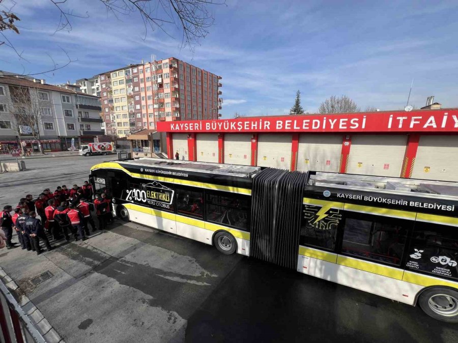 Büyükşehirden İtfaiye Personeline Elektrikli Araç Arızalarına Müdahale Eğitimi