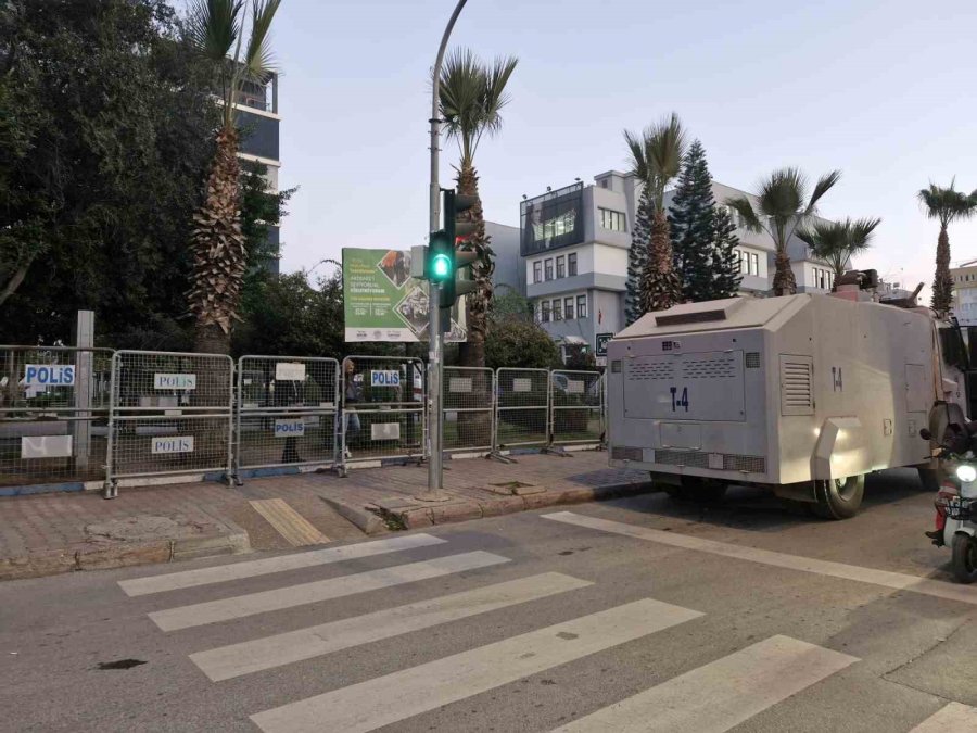 Mersin’de Dem Partili Akdeniz Belediye Başkanı Gözaltına Alındı