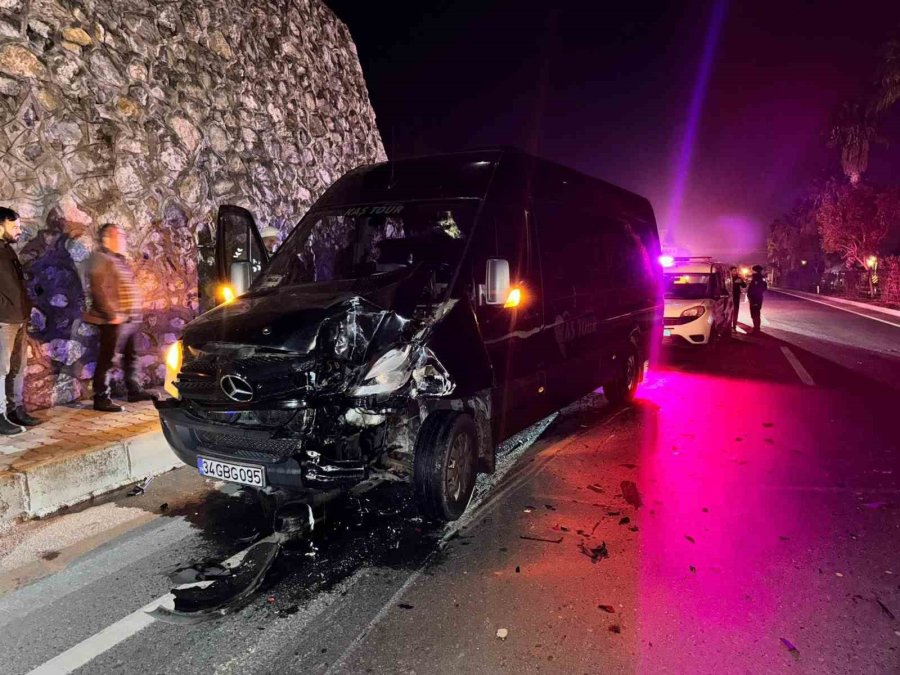 Trafiği Birbirine Kattı, Kaza Yapıp Firar Etti