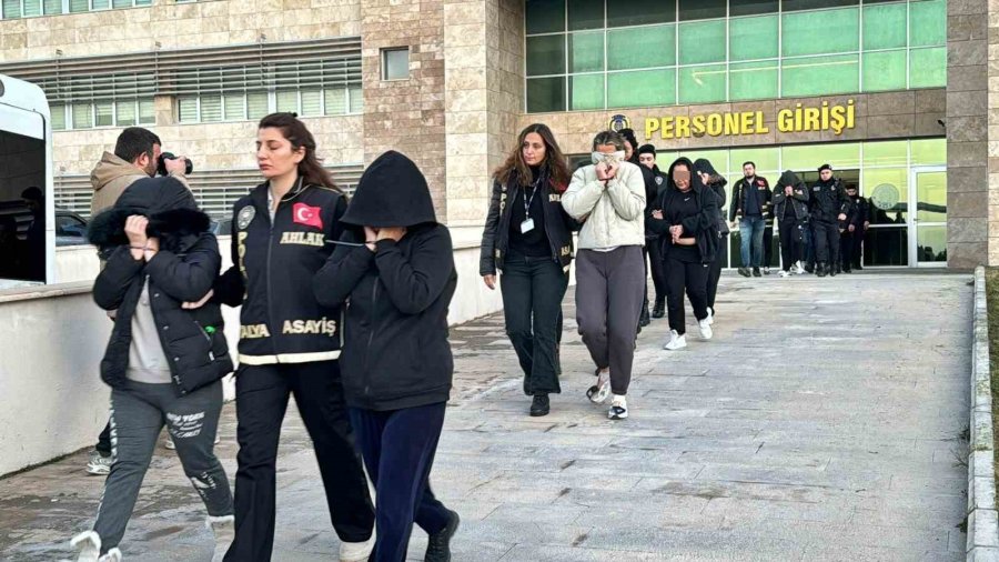 "bizim Oyunumuzu Kimse Bozamaz" Deyip Kadınlara Zorla Fuhuş Yaptırdılar, ’oyunbozan’ Operasyonuyla Yakalandılar