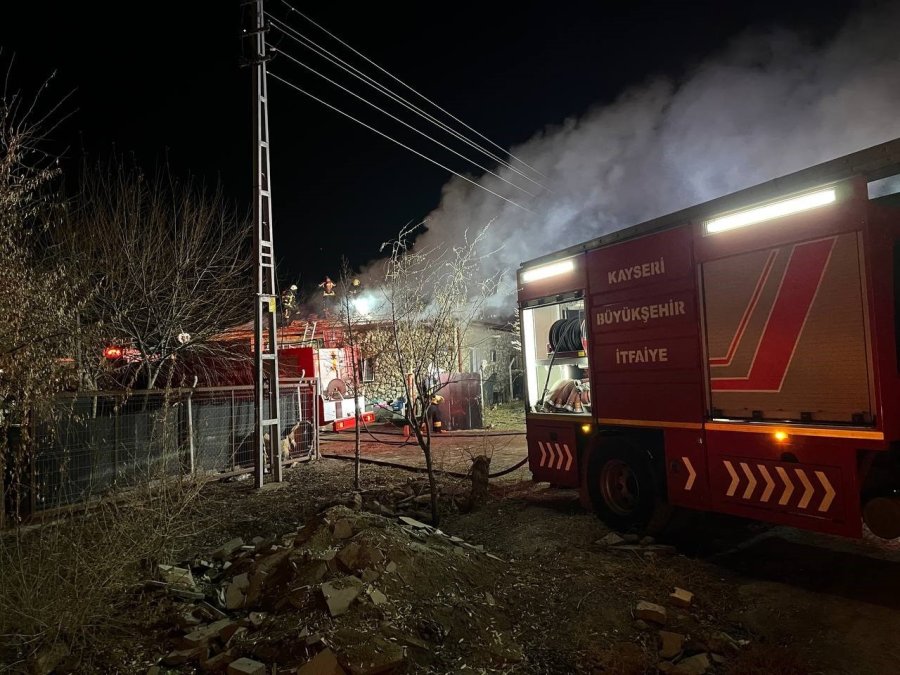 Kayseri’de Müstakil Evde Korkutan Yangın