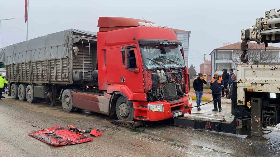 Konya’da Tırlar Çarpıştı: 1 Yaralı