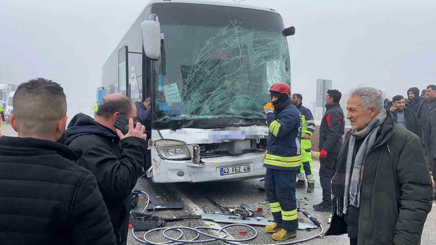 Konya’da Otobüs Ve Otomobillerin De Karıştığı 6 Araçlı Zincirleme Kaza: 5 Yaralı