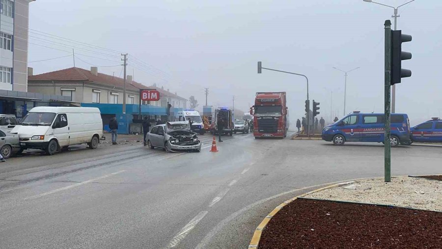 Konya’da Otobüs Ve Otomobillerin De Karıştığı 6 Araçlı Zincirleme Kaza: 5 Yaralı