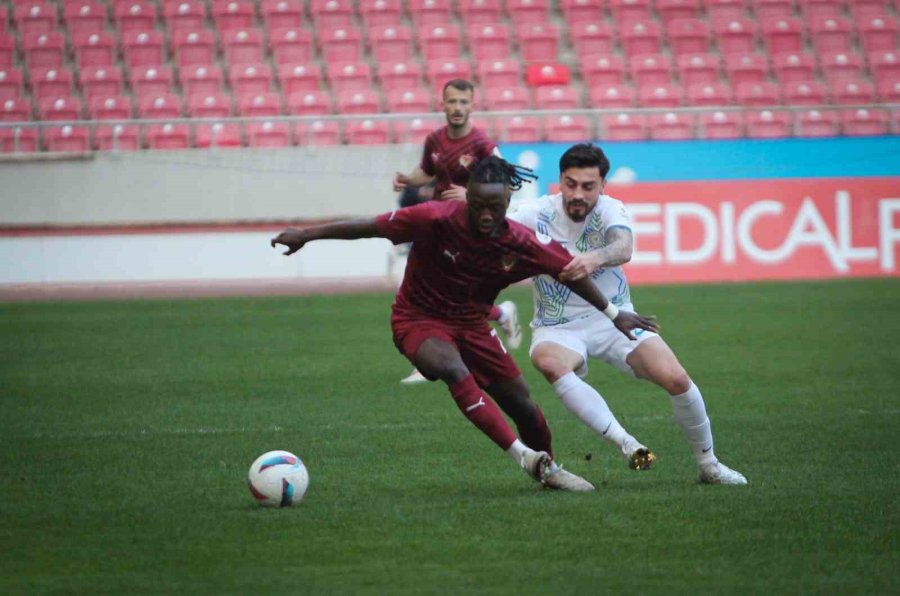 Trendyol Süper Lig: Atakaş Hatayspor: 1 - Çaykur Rizespor: 1 (ilk Yarı)