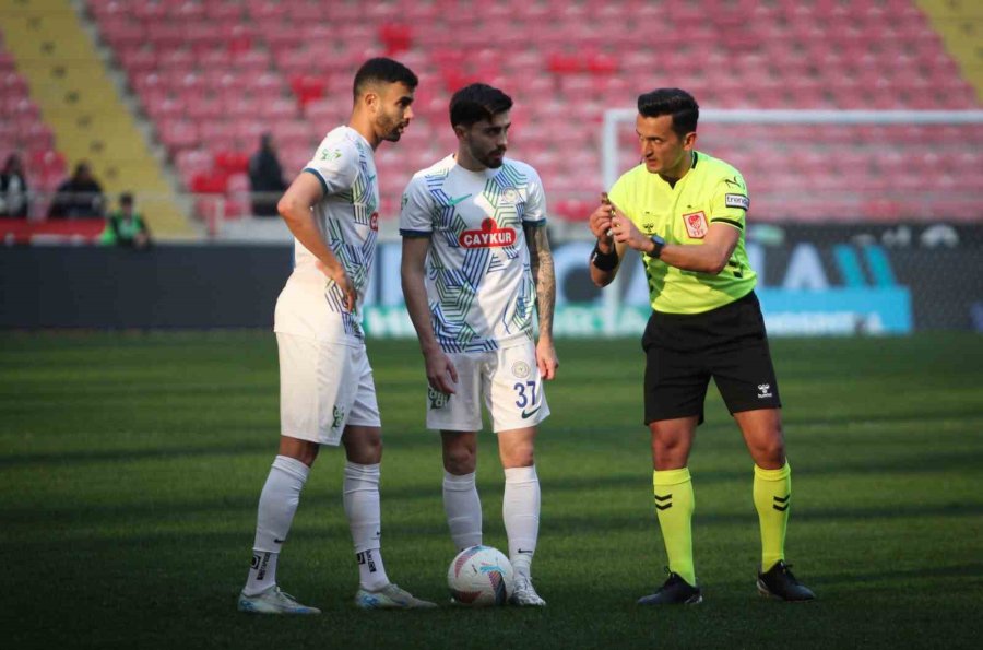 Trendyol Süper Lig: Atakaş Hatayspor: 1 - Çaykur Rizespor: 1 (ilk Yarı)