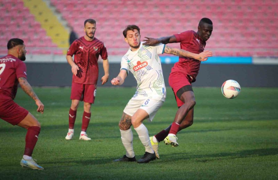 Trendyol Süper Lig: Atakaş Hatayspor: 1 - Çaykur Rizespor: 1 (ilk Yarı)