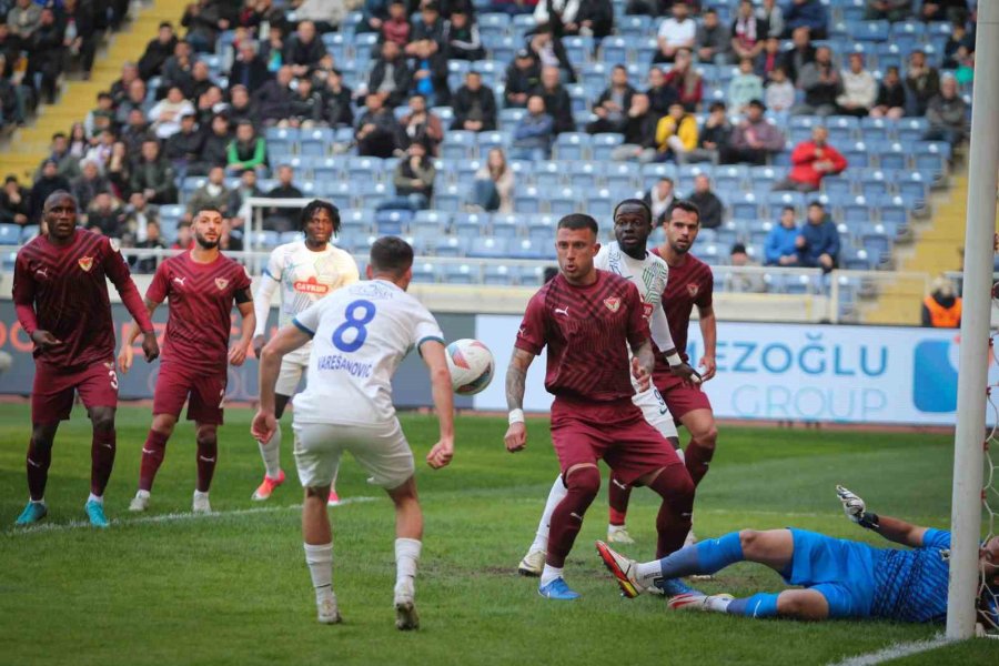 Trendyol Süper Lig: Atakaş Hatayspor: 1 - Çaykur Rizespor: 1 (ilk Yarı)