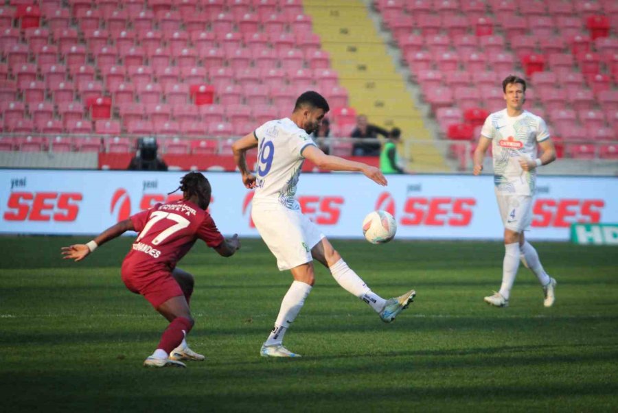 Trendyol Süper Lig: Atakaş Hatayspor: 1 - Çaykur Rizespor: 1 (ilk Yarı)