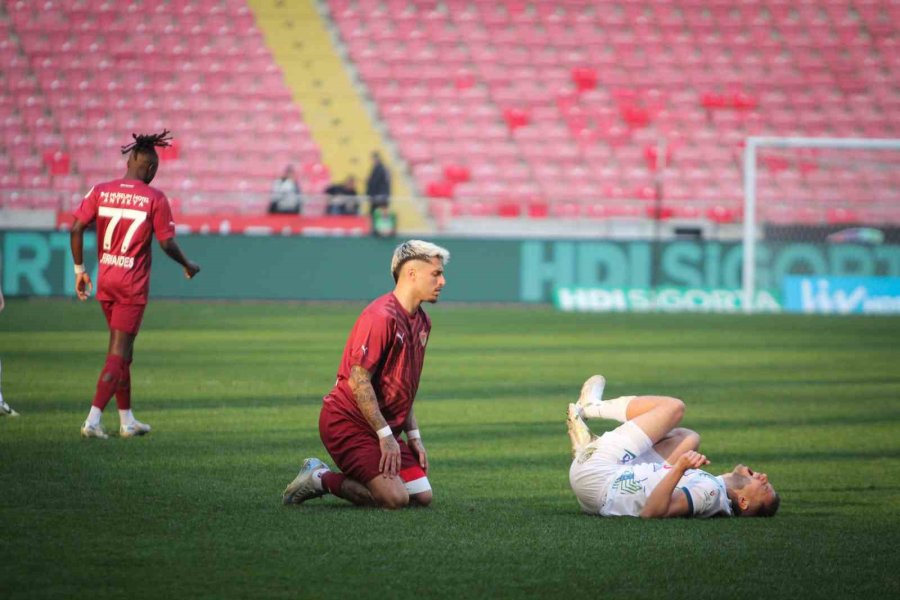 Trendyol Süper Lig: Atakaş Hatayspor: 1 - Çaykur Rizespor: 1 (ilk Yarı)