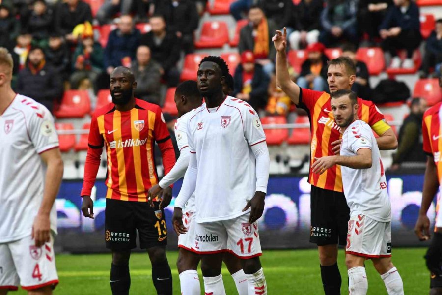 Trendyol Süper Lig: Kayserispor: 0 - Samsunspor: 1 (ilk Yarı)