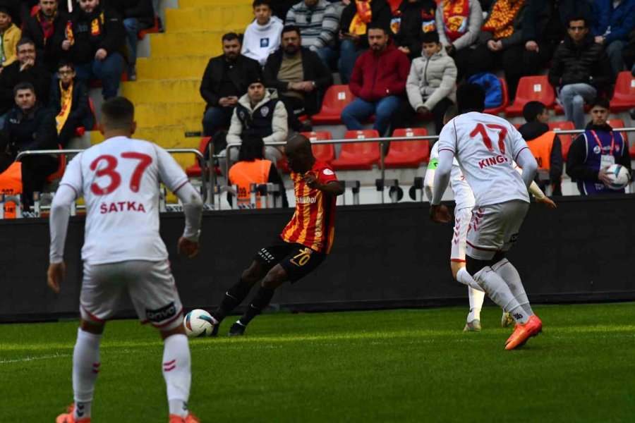 Trendyol Süper Lig: Kayserispor: 0 - Samsunspor: 1 (ilk Yarı)