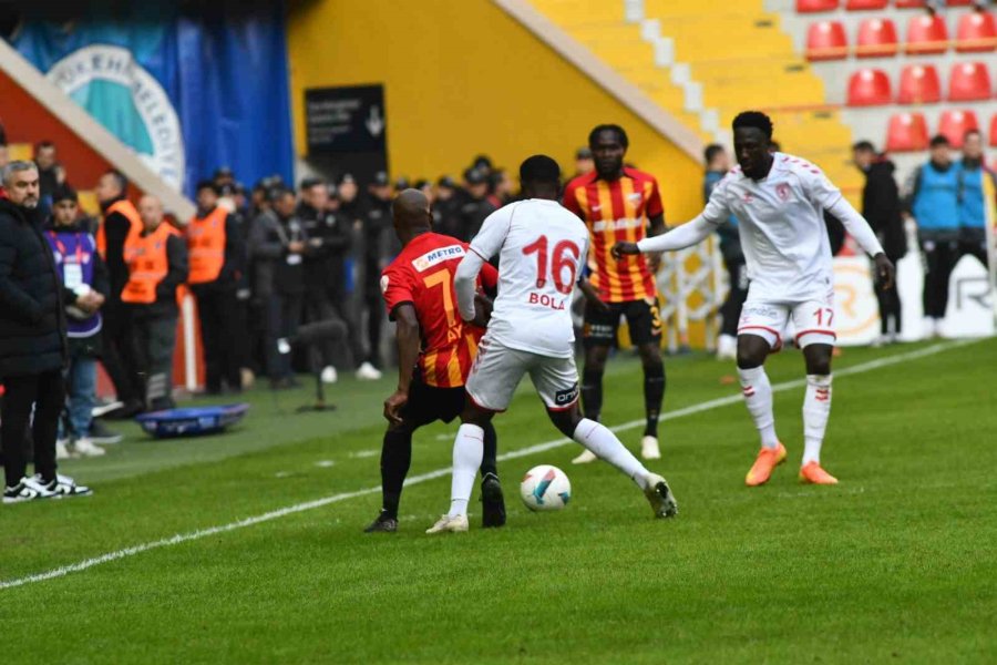 Trendyol Süper Lig: Kayserispor: 0 - Samsunspor: 1 (ilk Yarı)