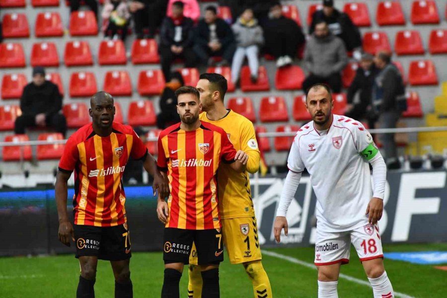 Trendyol Süper Lig: Kayserispor: 0 - Samsunspor: 1 (ilk Yarı)