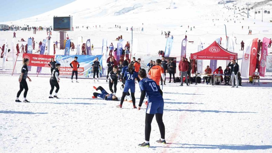 Erciyes’te Kar Ragbi Türkiye Şampiyonası Heyecanı Başladı