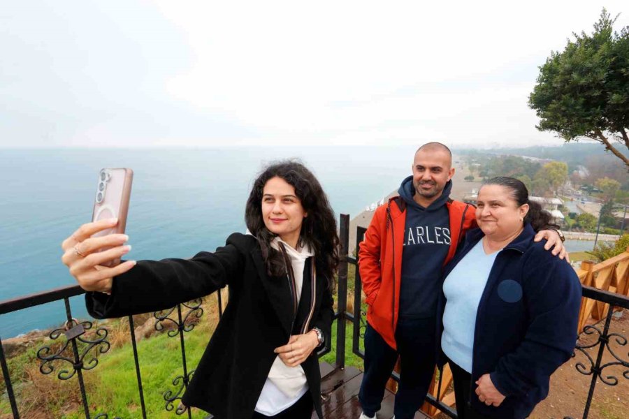 Antalya’da Yağmur Altında Deniz Keyfi