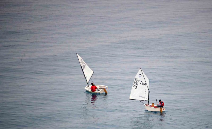 Antalya’da Yağmur Altında Deniz Keyfi