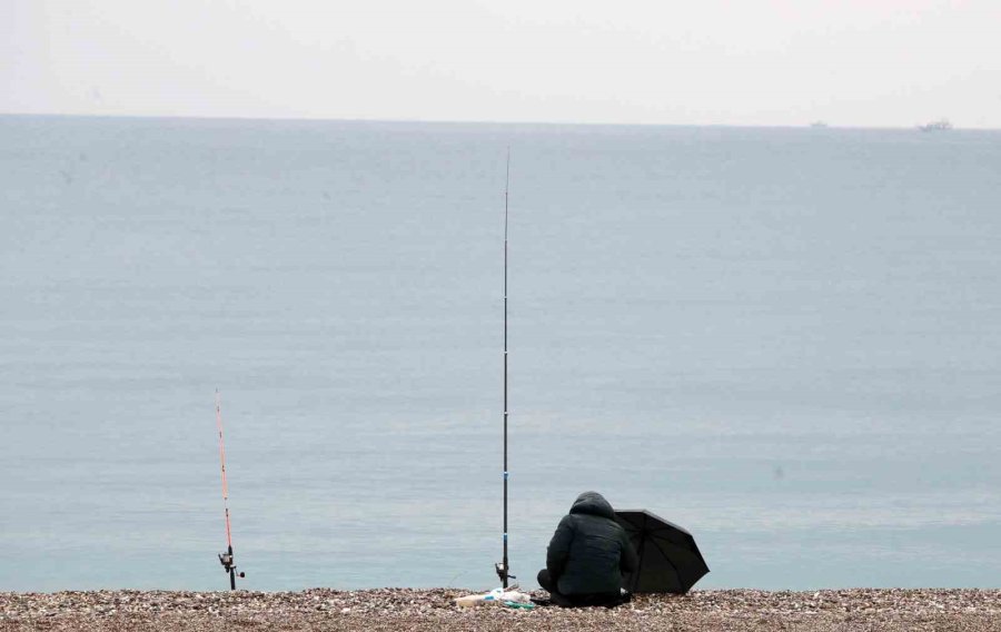 Antalya’da Yağmur Altında Deniz Keyfi