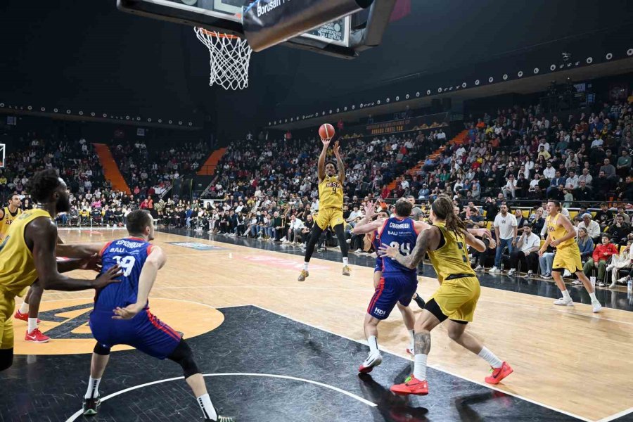 Türkiye Basketbol Süper Ligi: Mersin Spor Kulübü: 74 - Bahçeşehir Koleji: 73