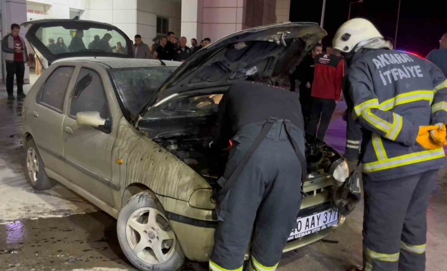 Acil Servis Önüne Park Ettiği Aracı Alev Alarak Yandı