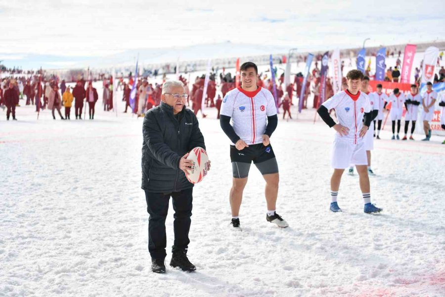 Erciyes’te Kar Ragbi Türkiye Şampiyonası Nefes Kesti