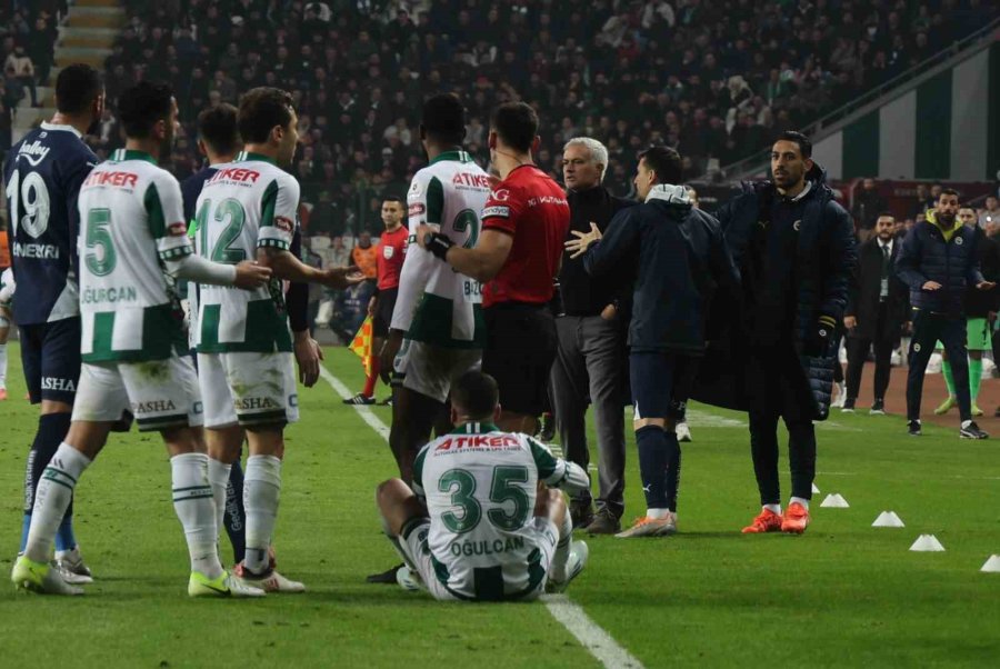 Trendyol Süper Lig: Konyaspor: 2 - Fenerbahçe: 2 (ilk Yarı)