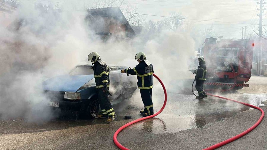 Aksaray’da Park Halindeki Araç Alev Alev Yandı