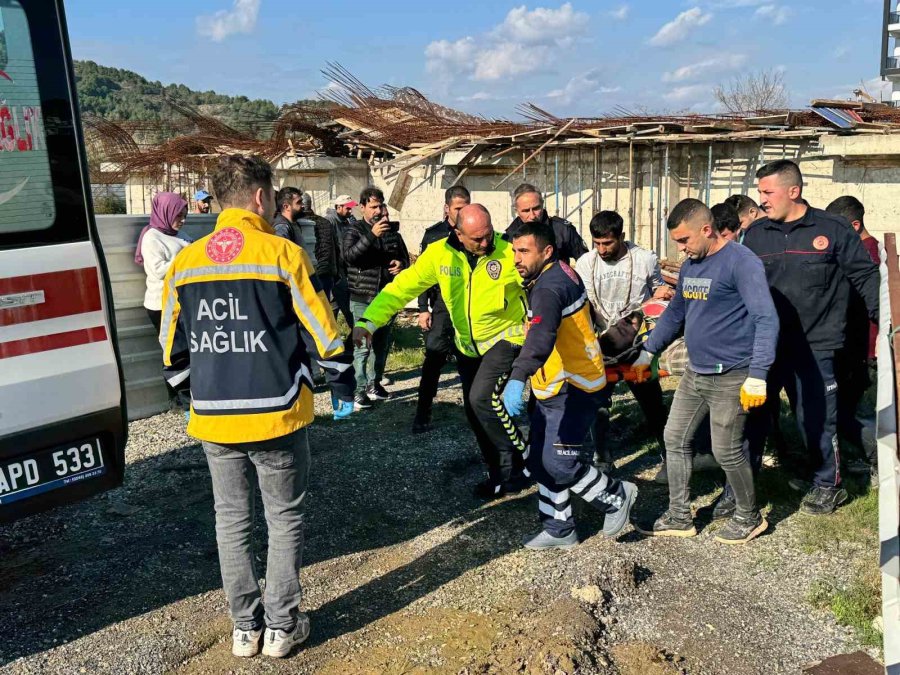 İnşaat Halindeki Binada Kalıplar Göçtü: 3 İşçi Yaralandı