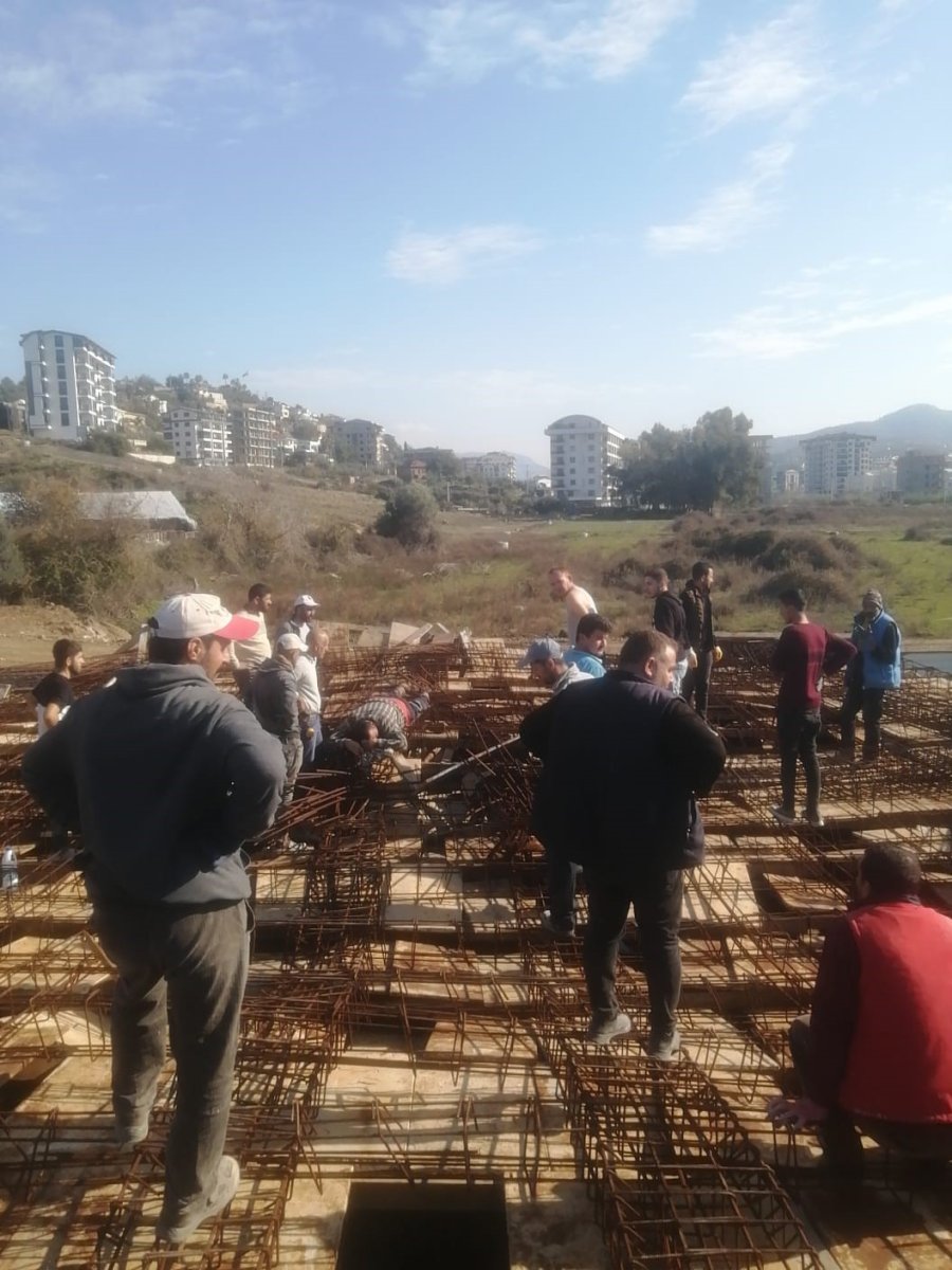 İnşaat Halindeki Binada Kalıplar Göçtü: 3 İşçi Yaralandı