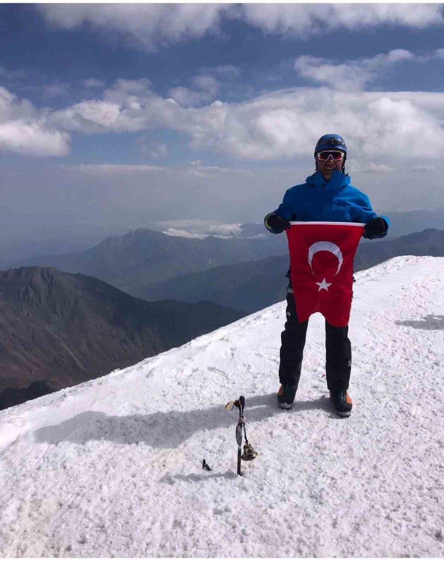 Dağcılar Hayatını Kaybeden Fehmi Efe İçin Tırmandı