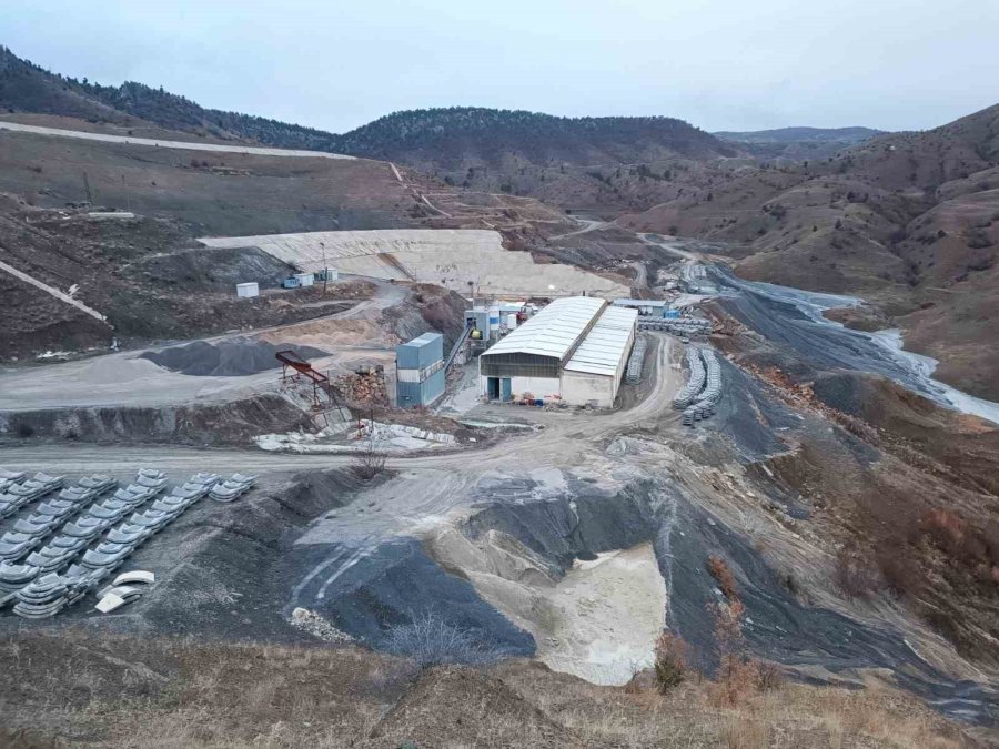 Baraj Tünelinde Vagon Altında Kalan İşçi Hayatını Kaybetti