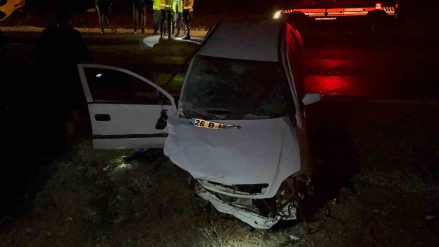 Eskişehir’de İki Araç Kafa Kafaya Çarpıştı: 1 Ölü, 5 Yaralı