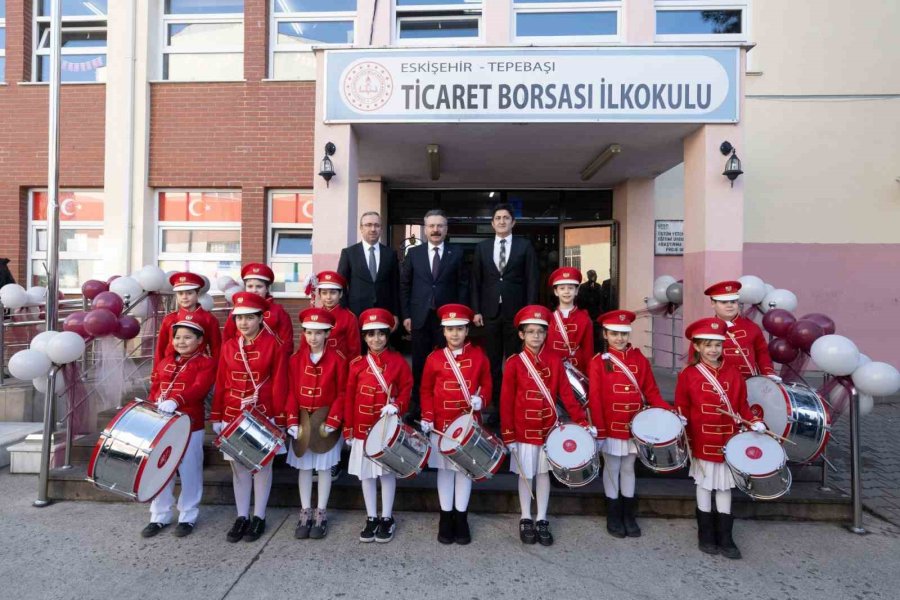 Vali Aksoy, Öğrencilerin Karne Sevincine Ortak Oldu