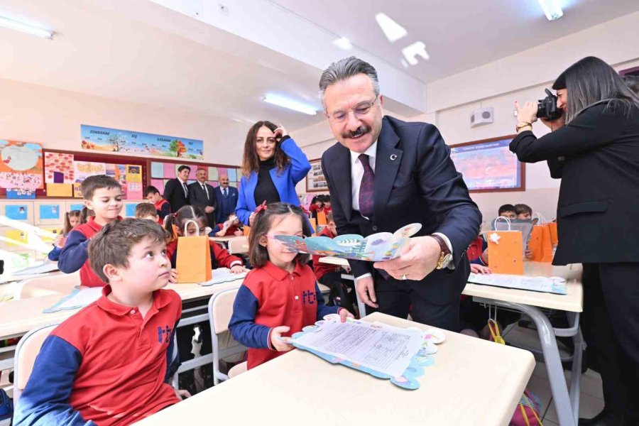 Vali Aksoy, Öğrencilerin Karne Sevincine Ortak Oldu