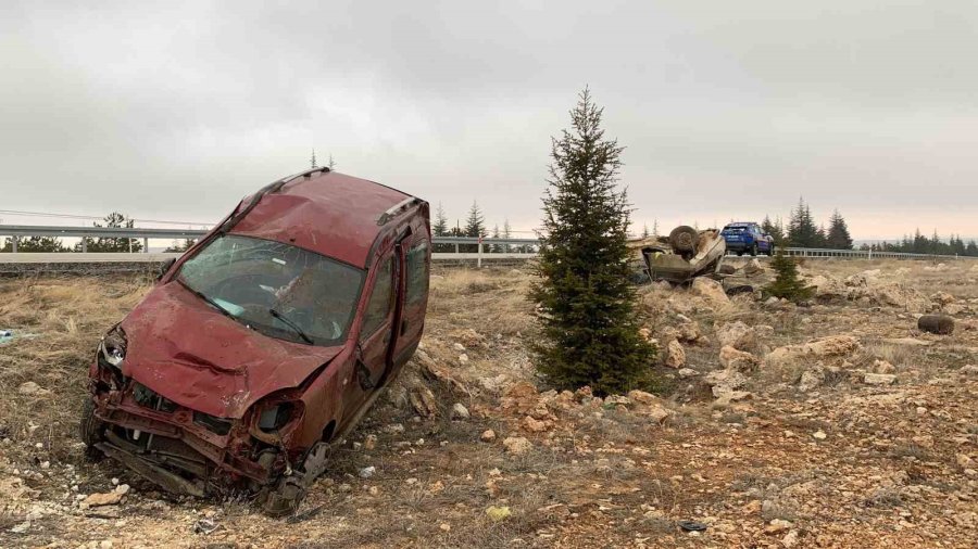 Karaman’da Hafif Ticari Araç Otomobile Arkadan Çarptı: 4 Yaralı