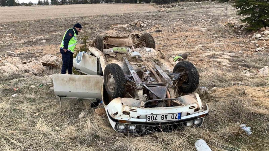 Karaman’da Hafif Ticari Araç Otomobile Arkadan Çarptı: 4 Yaralı