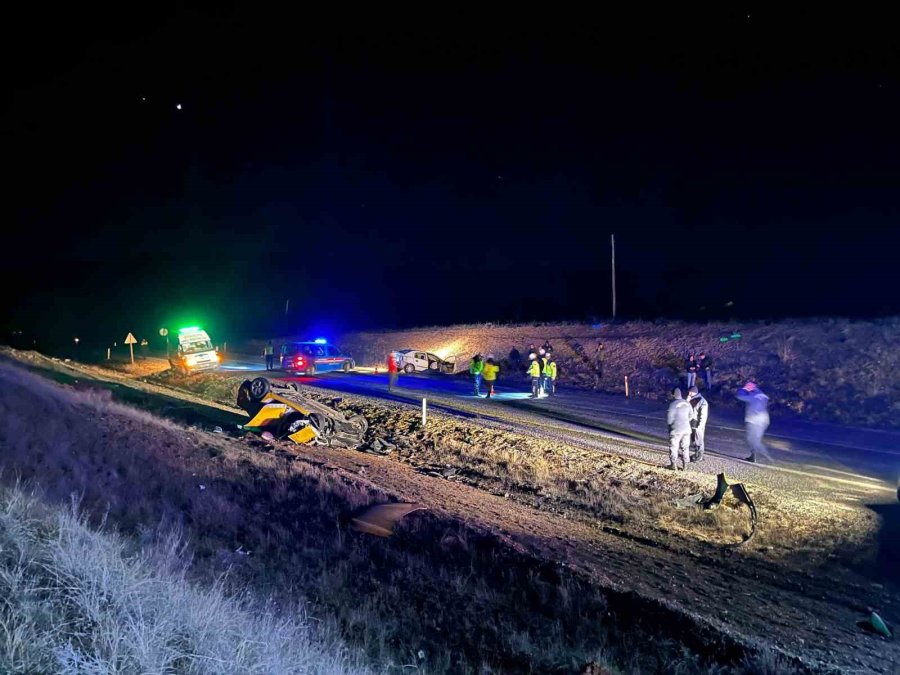 Eskişehir’de İki Araç Kafa Kafaya Çarpıştı: 1 Ölü, 5 Yaralı