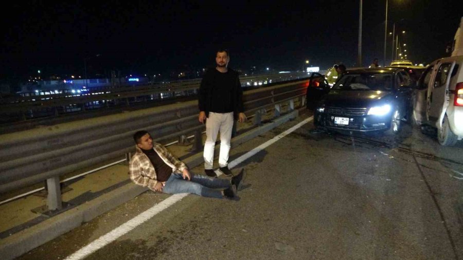 Antalya’da 4 Araçlı Zincirleme Kaza: 3 Yaralı