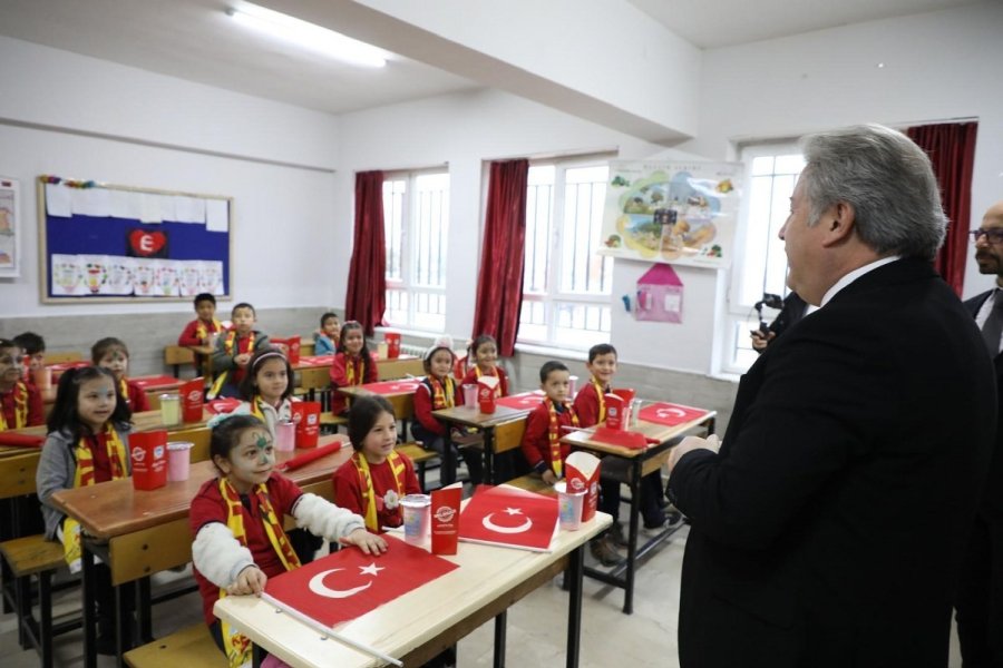 Başkan Palancıoğlu, Çocukların Karne Heyecanına Ortak Oldu