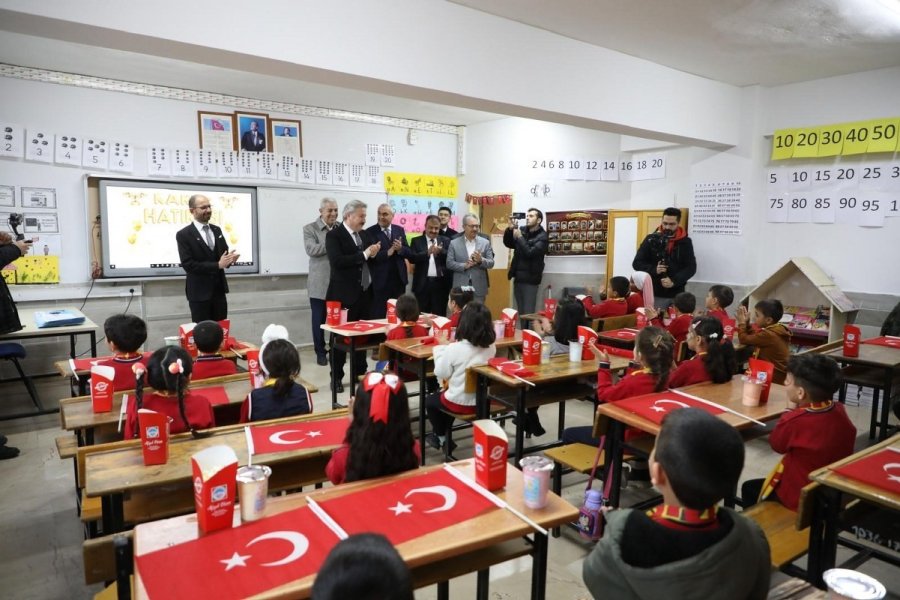 Başkan Palancıoğlu, Çocukların Karne Heyecanına Ortak Oldu