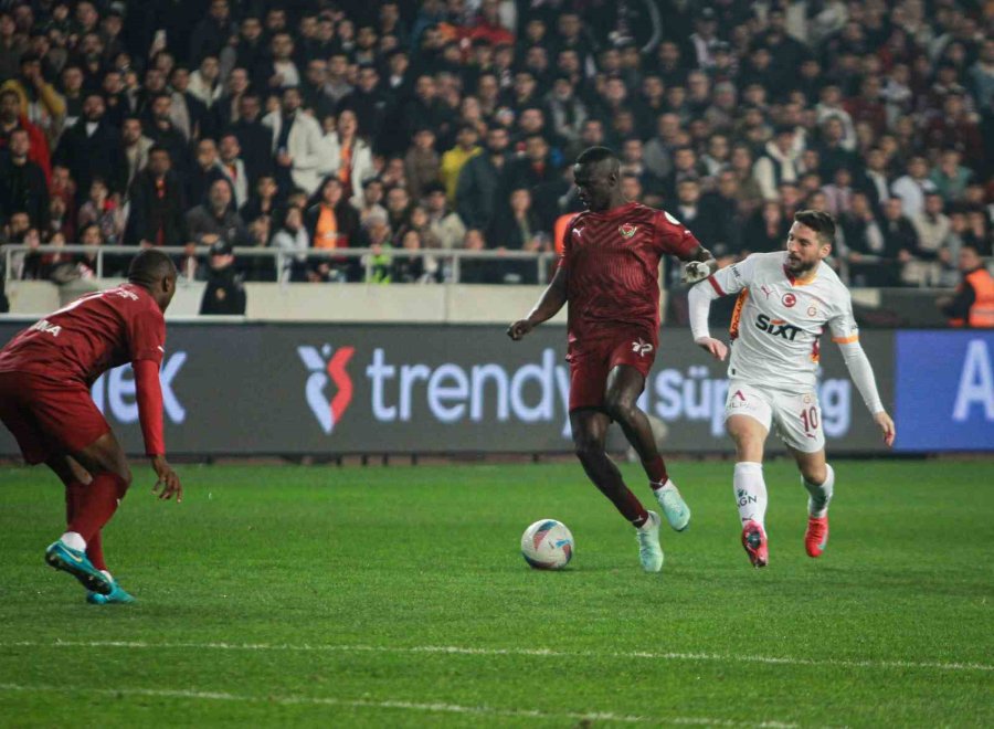 Trendyol Süper Lig: Atakaş Hatayspor: 1 - Galatasaray: 0 (ilk Yarı)