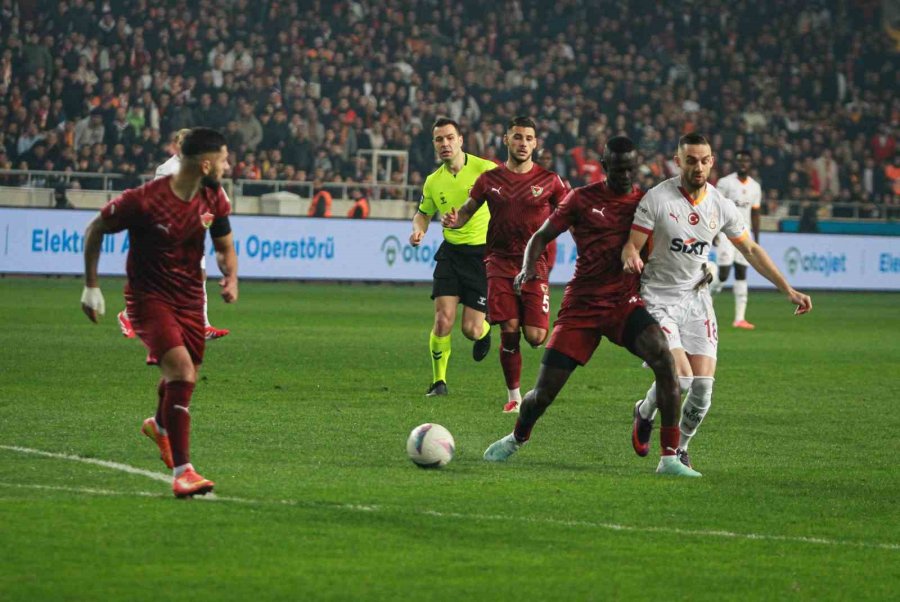 Trendyol Süper Lig: Atakaş Hatayspor: 1 - Galatasaray: 0 (ilk Yarı)