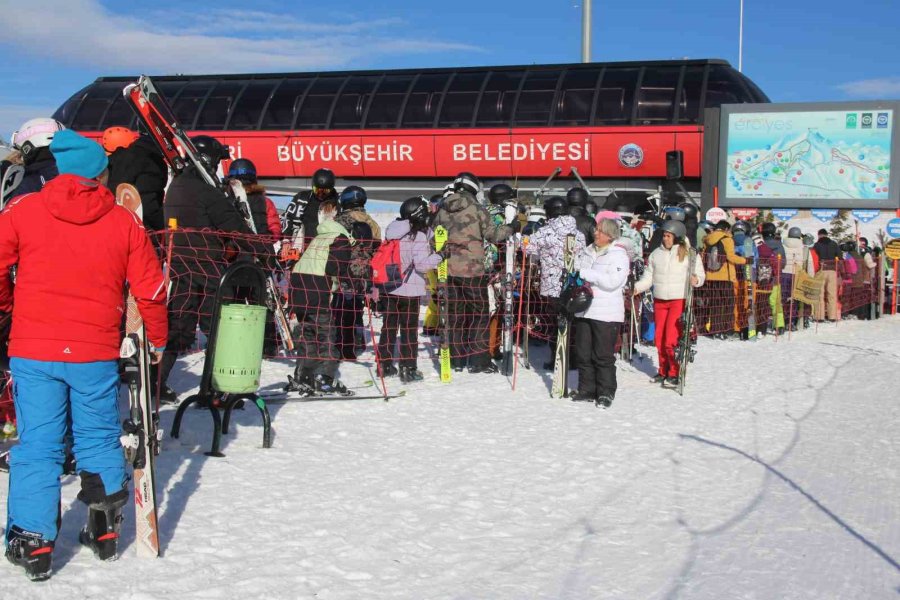 Erciyes’te Sömestir Yoğunluğu