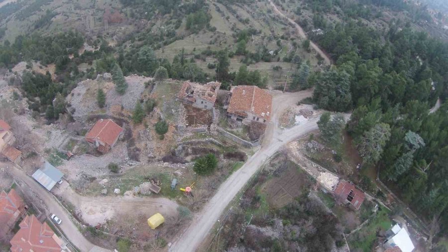 Yüksek Restorasyon Maliyeti Ve Mirasçılar Arasındaki Anlaşmazlık Düğmeli Evleri Yok Ediyor