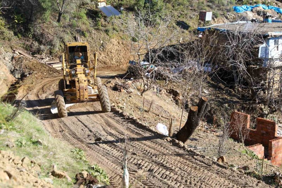 Alanya’da Kırsal Mahallelerin Yol Hasreti Sona Eriyor