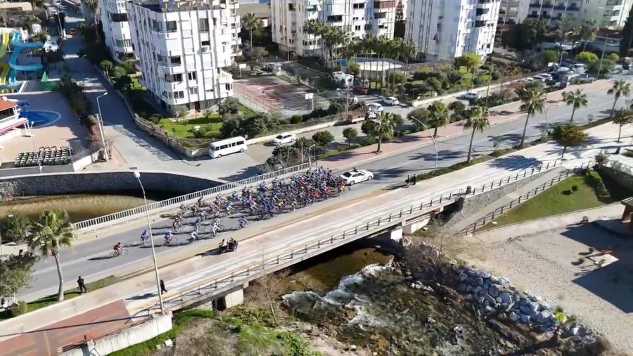 Alanya’da Türkiye Bisiklet Kupası 1. Etap Puanlı Yol Yarışı Başladı