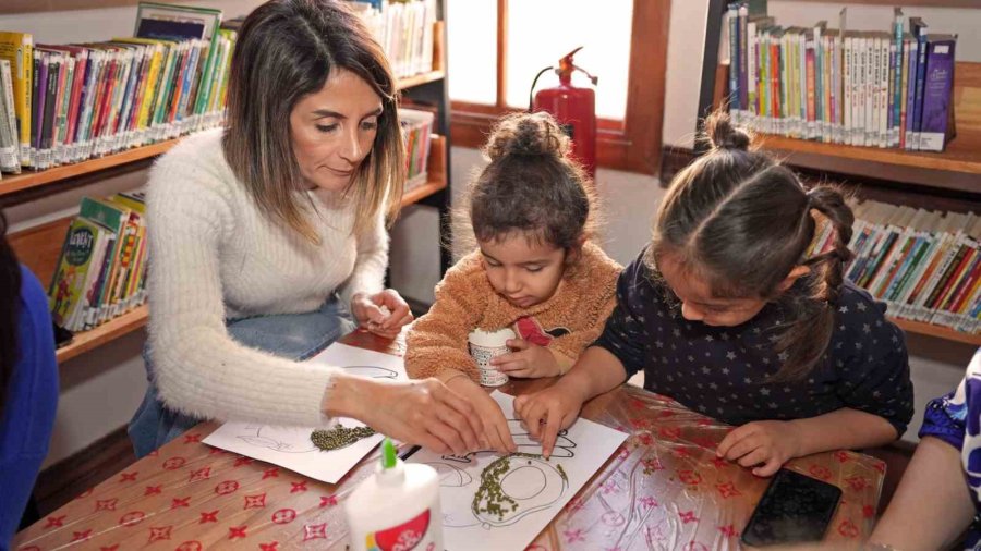 Alanya’da Çocuk Kütüphanesi’nde Öğrenciler İçin Tam Mesai