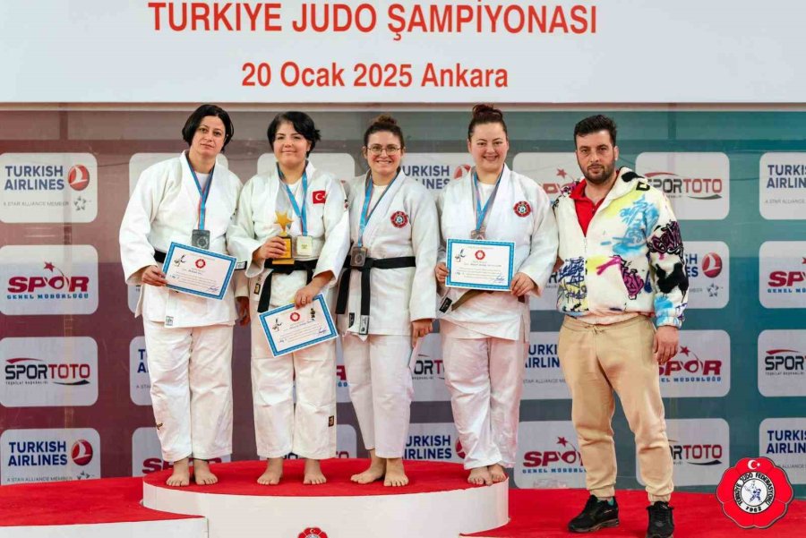 Eskişehirli Sporcular Judo Şampiyonasından Madalyalarla Döndü