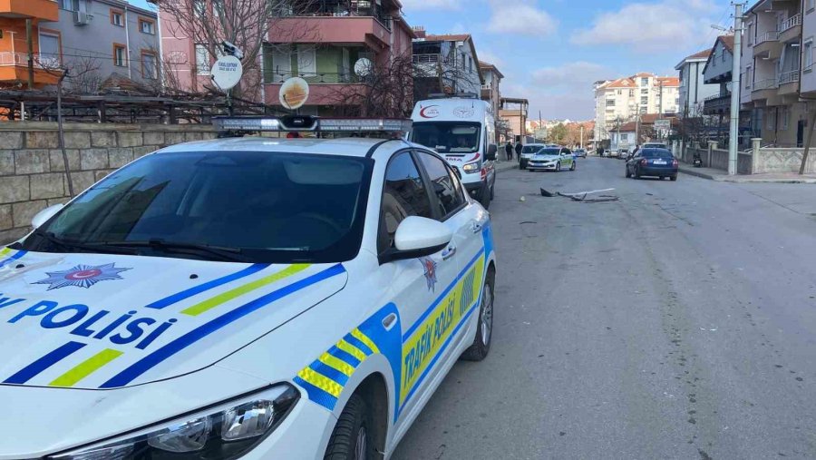 Karaman’da Otomobil İle Minibüs Çarpıştı: 1 Yaralı