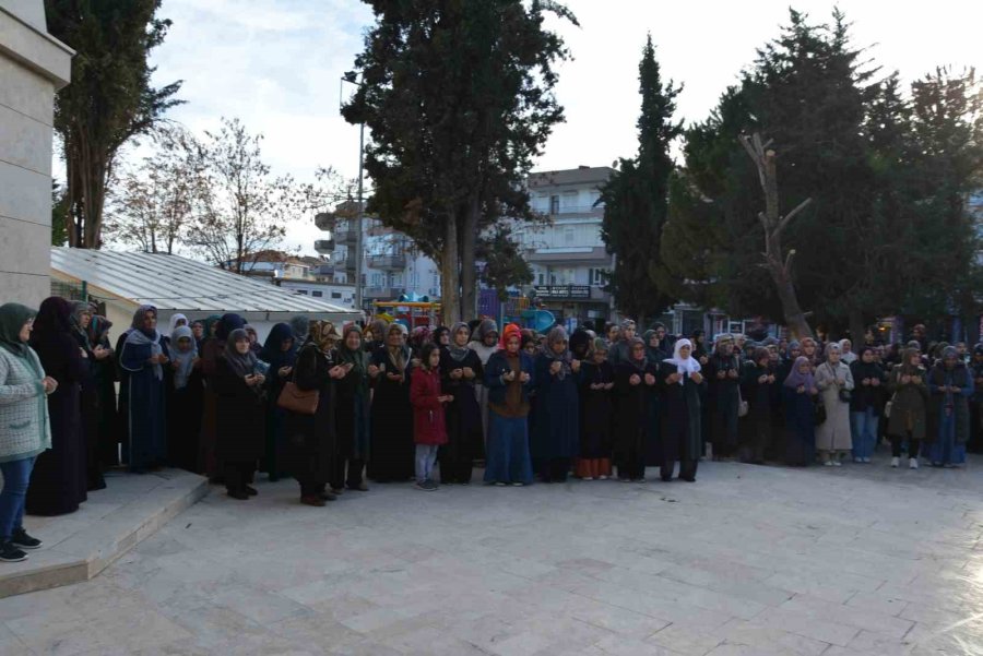 Korkutelili Hafızlar Umre İle Ödüllendirildi